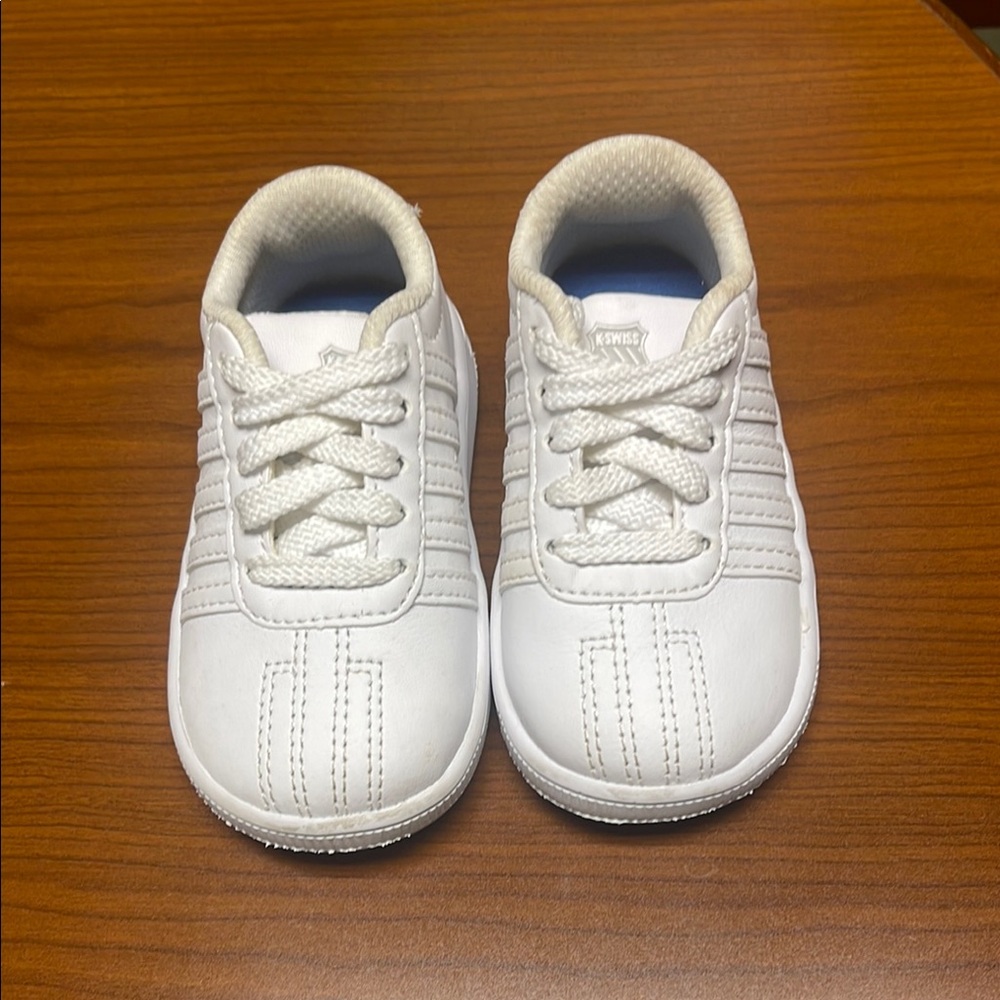 White Low-Top Sneakers with Minimalist Design